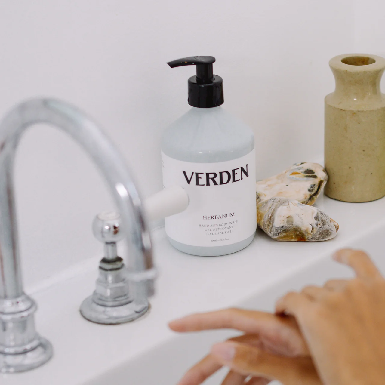 VERDEN Herbanum Hand & Body Wash - Image 2