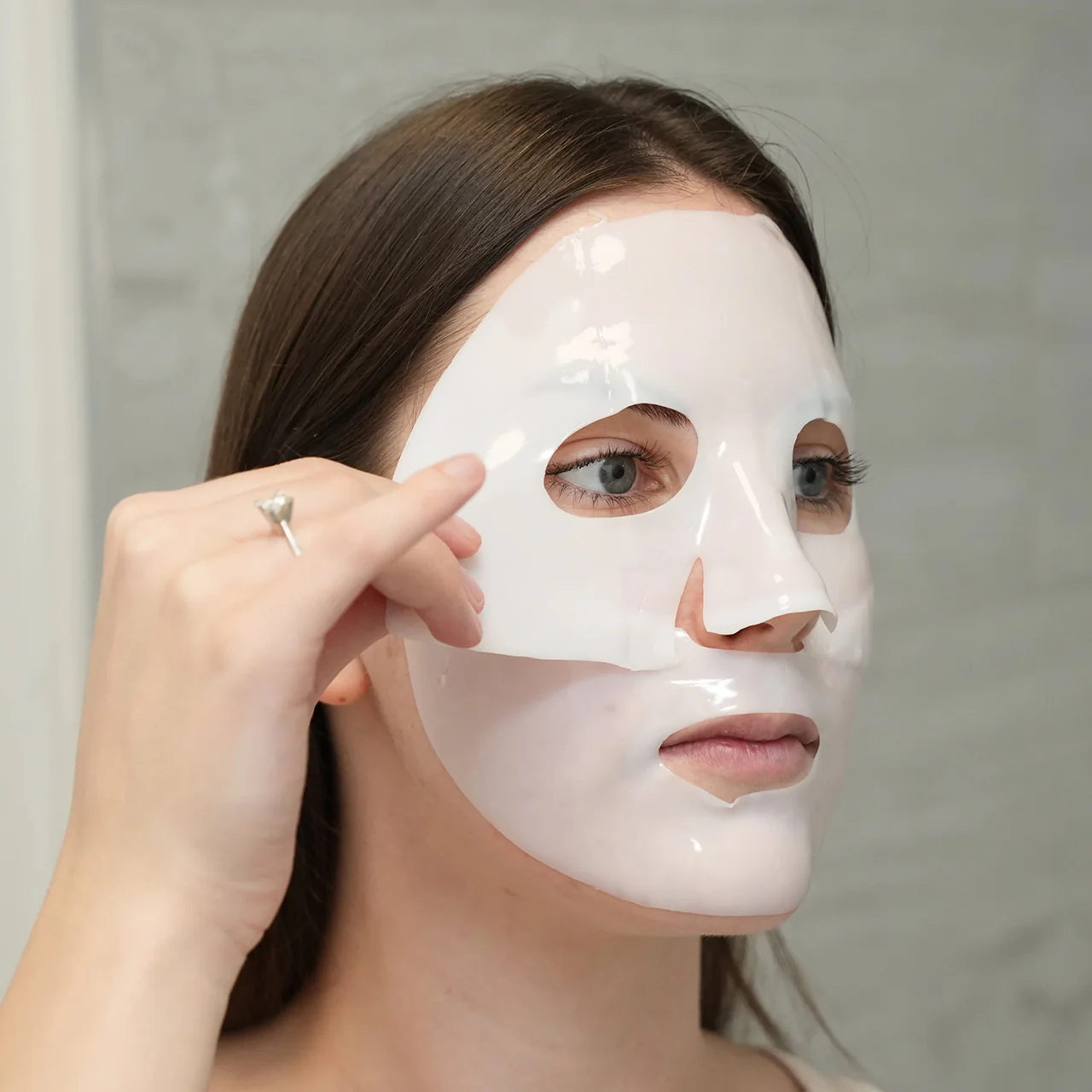 Youth & Earth Hyaluronic Acid - Bio-Collagen Gel Face Mask - Image 4